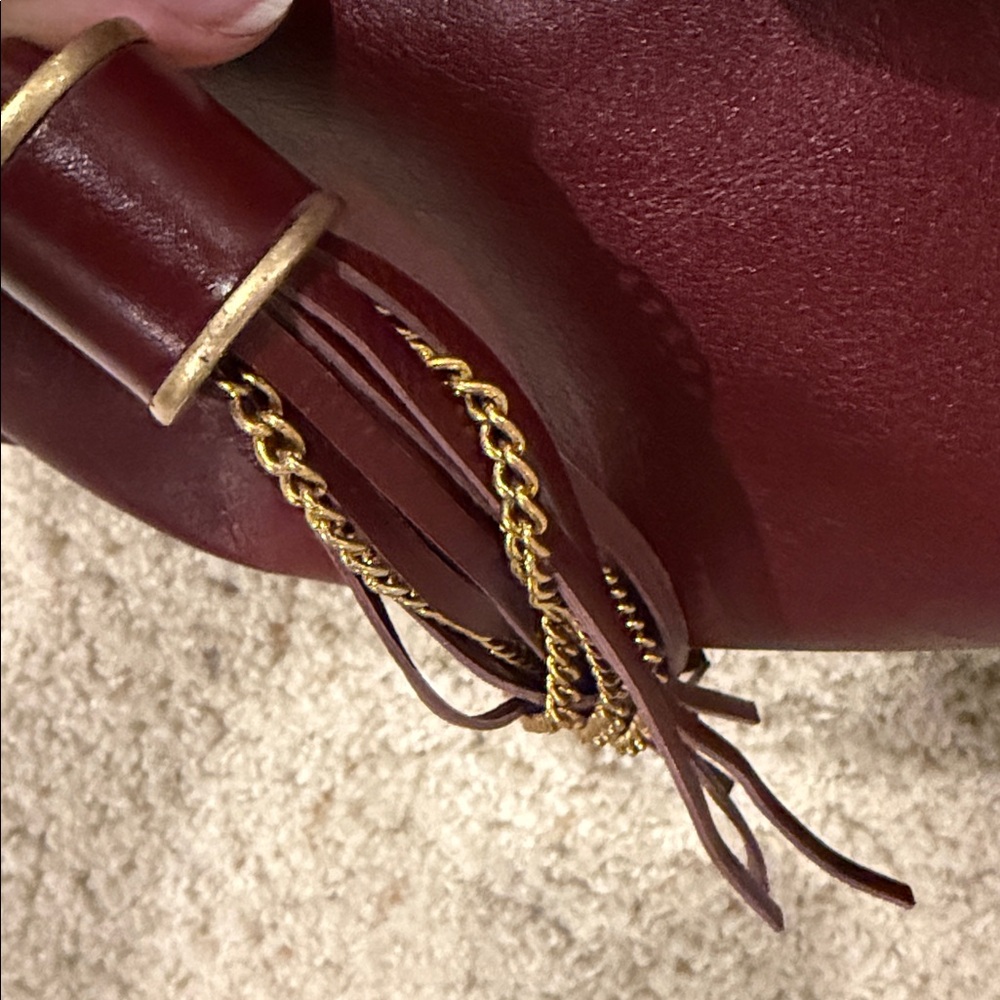 Arezzo Chic Maroon Leather Shoulder Bag with Gold Accent - Picture 12 of 16